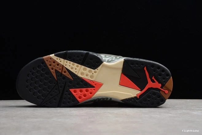 AT3375-100 Icicle x Jordan Patta 7 Air 0925